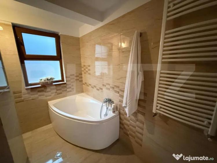 Apartament cu 3 camere semidecomandat, mobilat în Central
