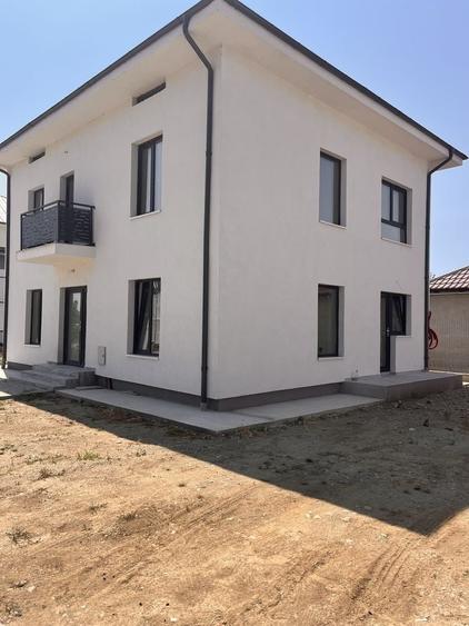 Casă cu 4 camere cu Teren 250 Mp în Central