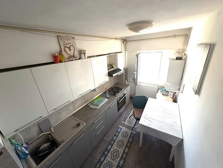 Apartament cu 2 camere decomandat, mobilat în Dacia