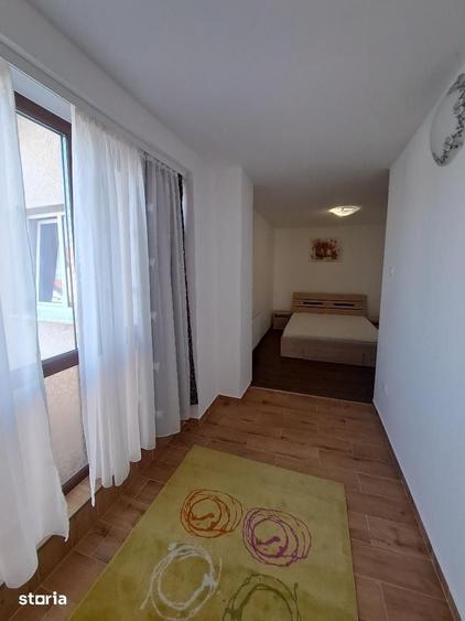 Apartament cu 3 camere în Cetate