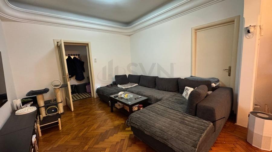 Apartament cu 3 camere semidecomandat, mobilat în Universitate
