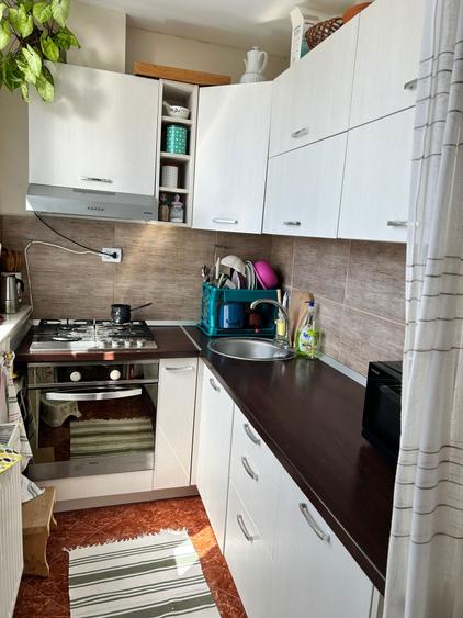 Apartament cu 4 camere decomandat în Crasna