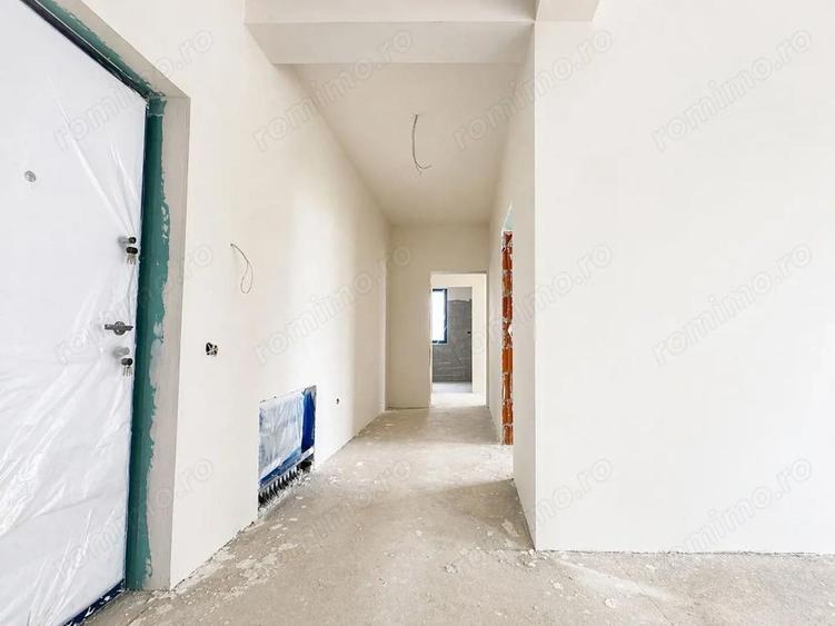 Apartament cu 3 camere semidecomandat în Moșnița Veche
