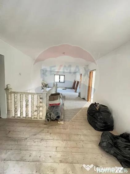 Casă cu 7 camere cu Teren 859 Mp în Mădei