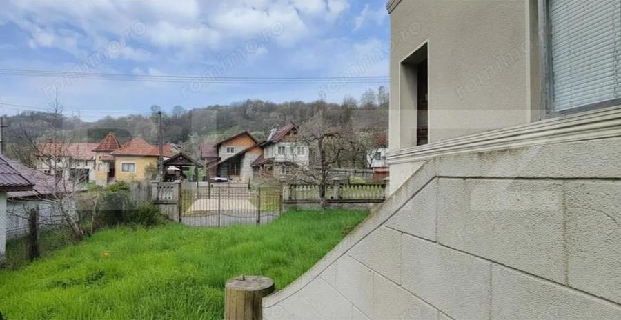 Casă cu Teren 1755 Mp în Malu cu Flori