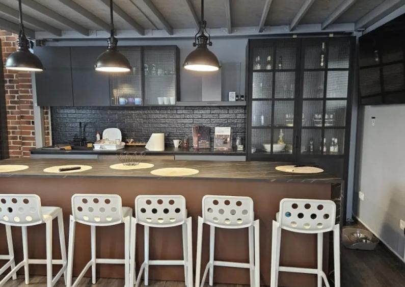 Spatiu Comercial -Piata 1 Mai - 10