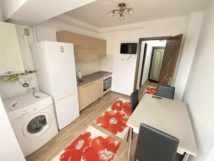Inchiriez pe termen lung apartament 1 camera disponibil din 1 mai - 1