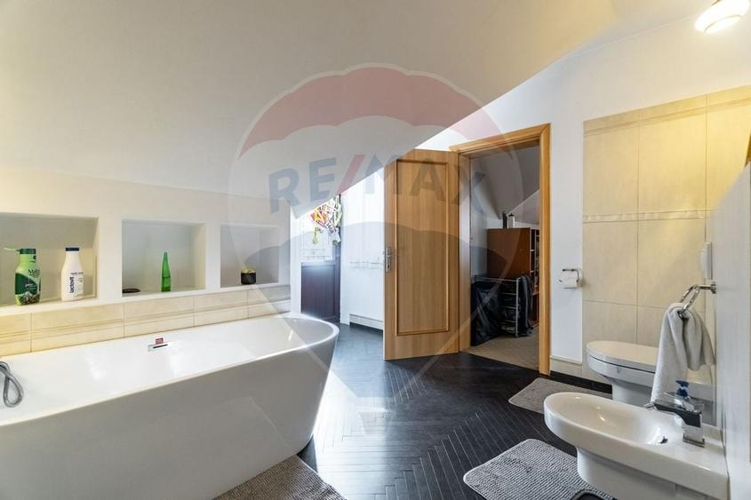 Casă spațioasă 350 mp utili, Teren 650 mp, Garaj subteran, Tractorul - 37