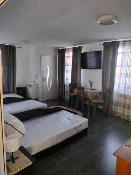 Inchiriez camera in vila curte spatioasa - 2