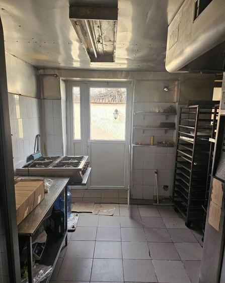 Spatiu pretabil cofetarie-laborator Eroii Revolutiei( Bellu) - 8