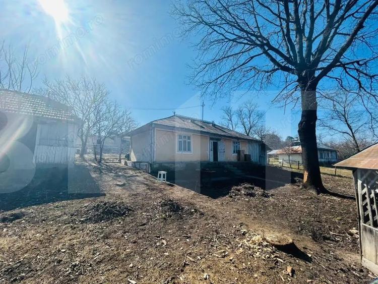 Casa batraneasca cu teren de vanzare in Calugarenii Vechi - 1