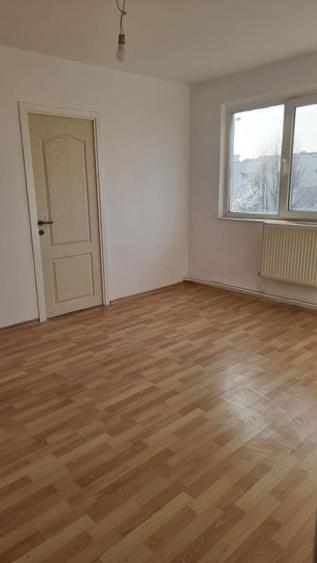 Apartament 43 mp cu 2 camere nedecomandat cu balcon proprietar etaj 4 - 6