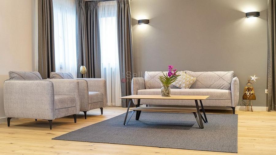 Priveliste frumoasa catre Masivul Postavarul - 14