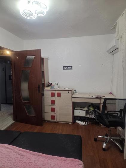 vand apartament decomandat 3 camere 68 mp - 1