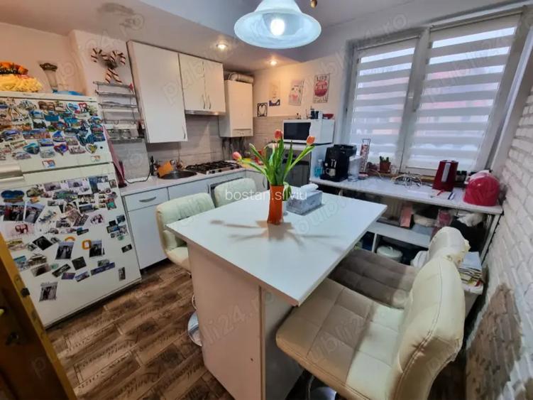 Apartament cu 4 camere, localizat in zona ultracentrala a ora?ului.