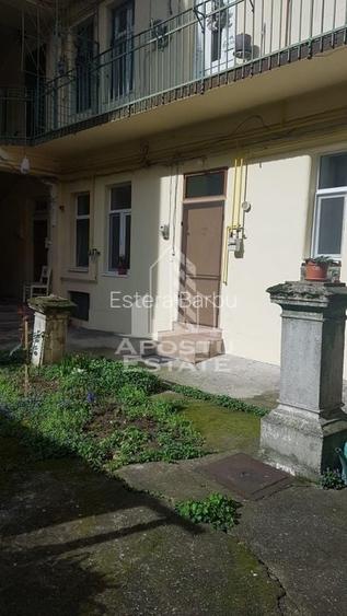 Apartament cu 3 camere nedecomandat, mobilat în P-ța Maria Apartament cu 3 camere nedecomandat, mobilat în P-ța Maria