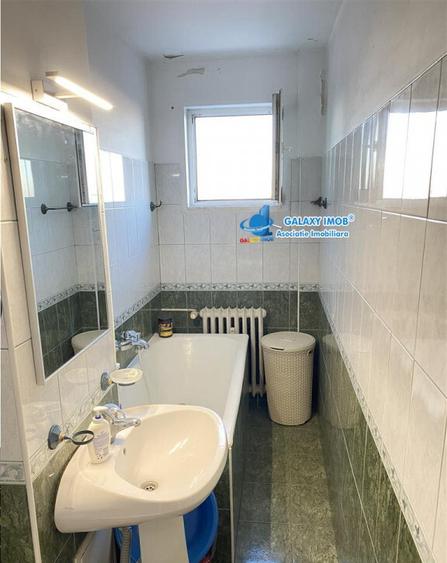 Garsoniera mobilata | bloc mixt vis a vis Mega Mall - 1