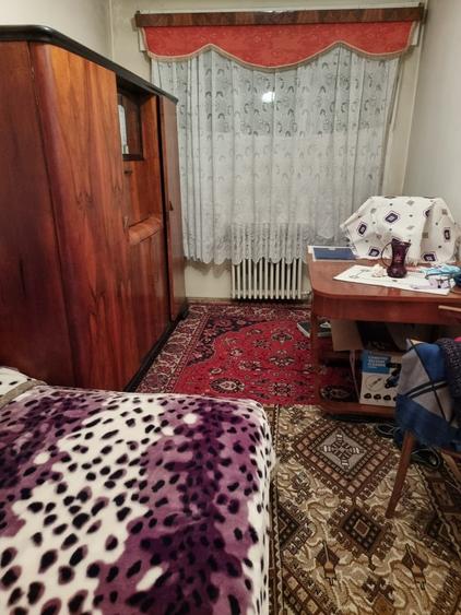 Apartament doua camere, decomandat, etaj patru, structura buna, simplu, central - 9