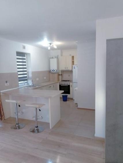 Apartament cu 2 camere semidecomandat în Tractorul - 1