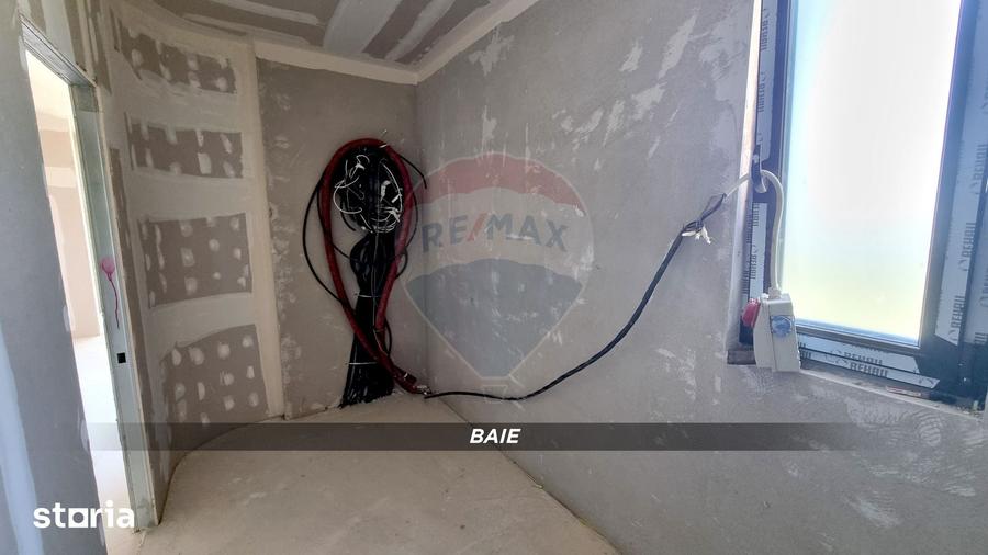Casă cu 5 camere cu Teren 900 Mp în Recea
