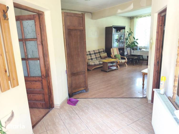 Cladire cu 2 apartamente, un spatiu comercial si anexe - Semicentral - 9