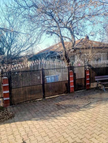 Vand, schimb casa la curte - 9