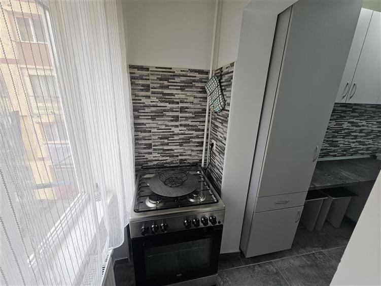 Resita, Garsoniera, Renovata, Mobilata+Utilata, Et. 2, Micro 4 - 9