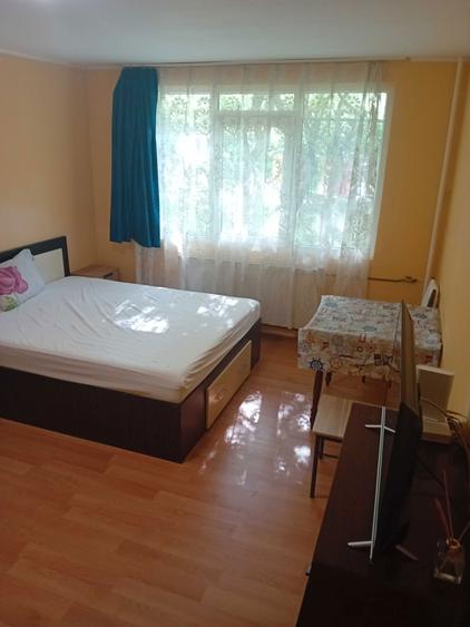 Piata Resita, particular - garsoniera spatioasa, mobilata, utilata - 3