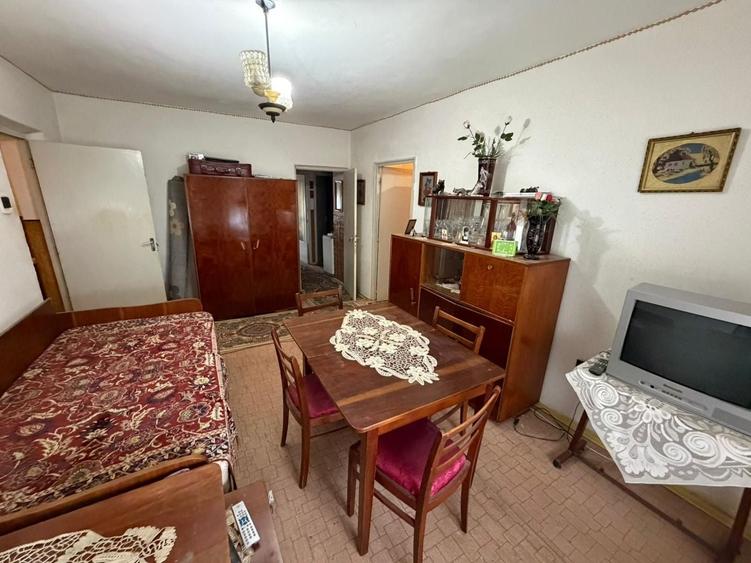 Apartament cu 4 camere decomandat în Central
