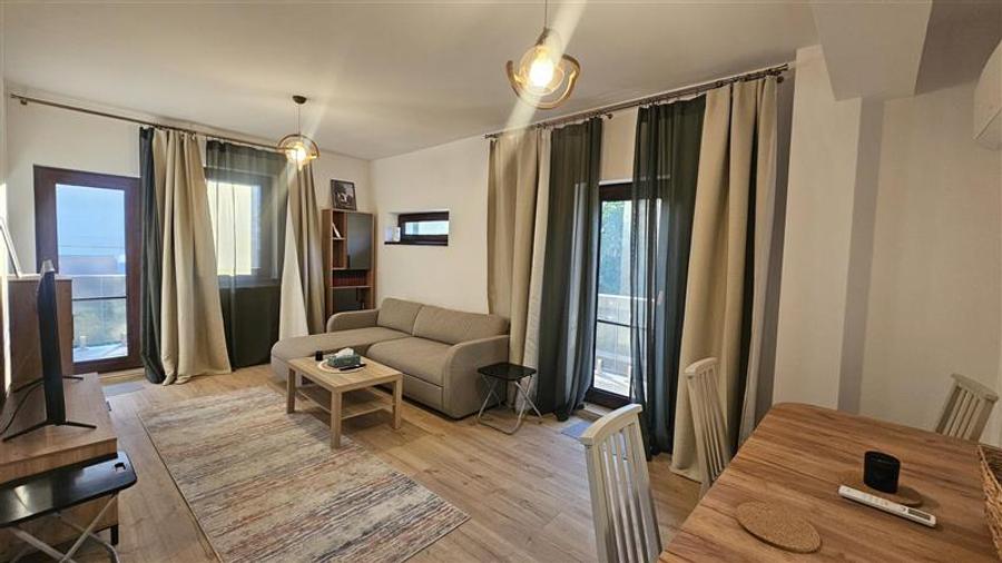 Apartament cu 2 camere semidecomandat, mobilat în Pajura