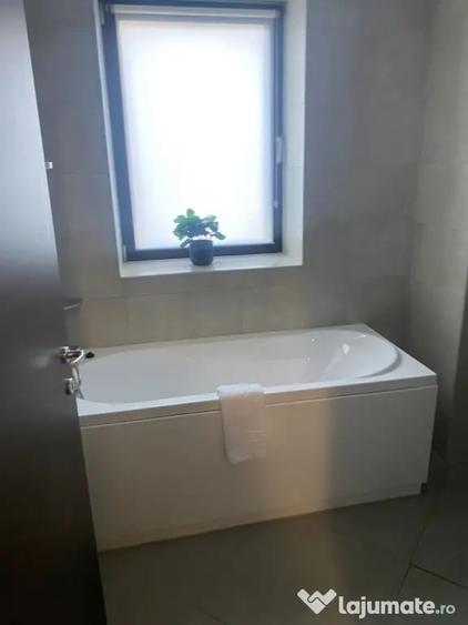 Apartament cu 4 camere decomandat în Poiana Brașov