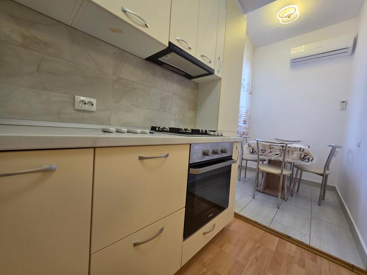 Apartament cu 2 camere semidecomandat în P-ța Universității