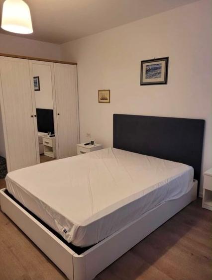 Apartament cu 2 camere semidecomandat, mobilat în Tractorul