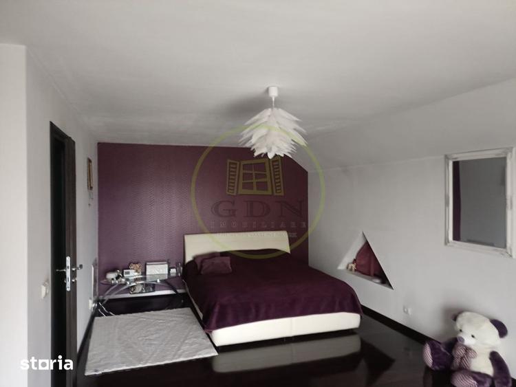 Casă cu 5 camere cu Teren 1600 Mp în Central