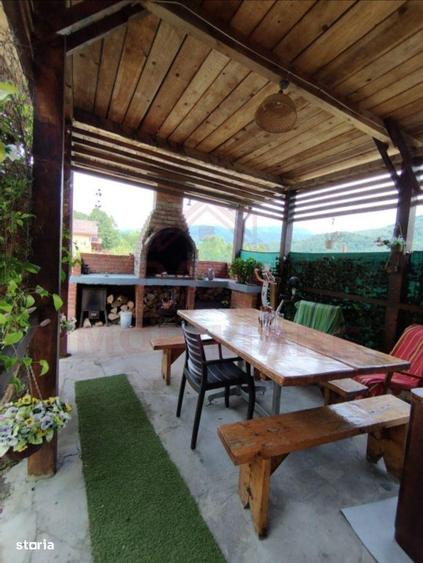 Casă cu 6 camere cu Teren 440 Mp în Zăvoi