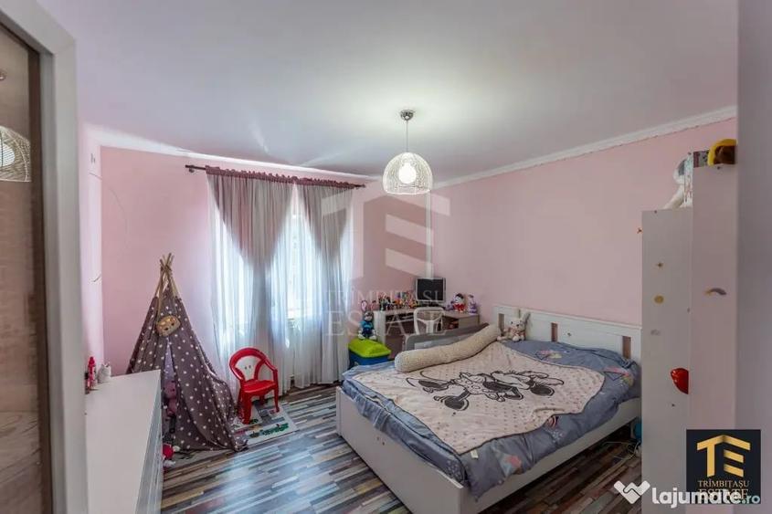 Casă cu 6 camere cu Teren 343 Mp în Central