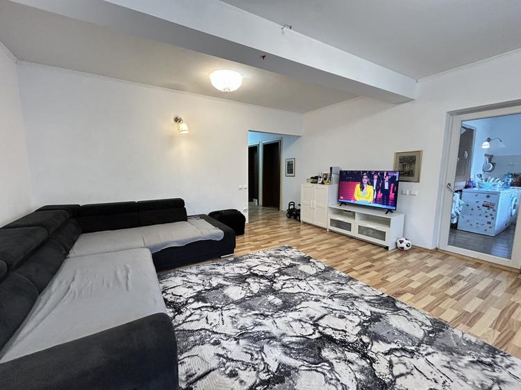 Casă individuală cu 7 camere cu Canalizare în Central
