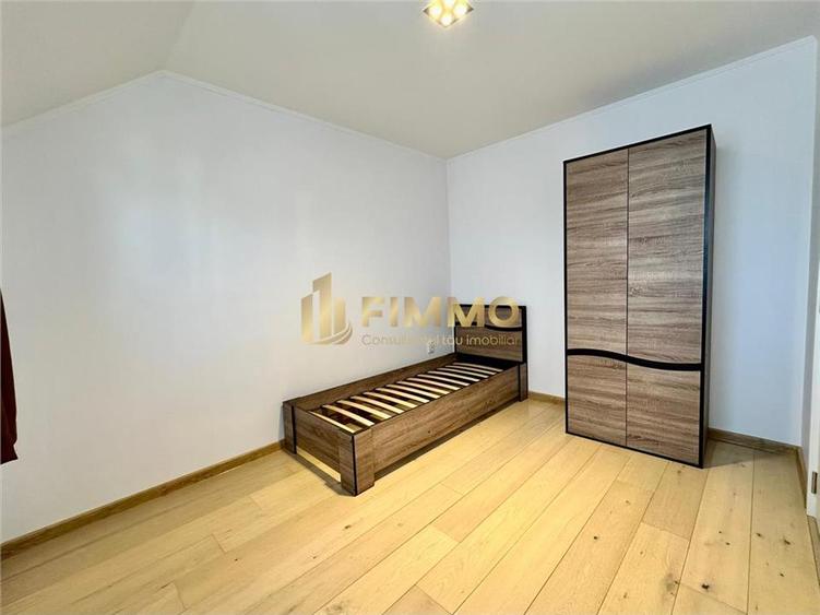 Duplex cu 3 camere cu Canalizare în Est