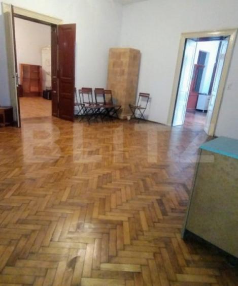 Casă cu 5 camere cu Teren 100 Mp în Central