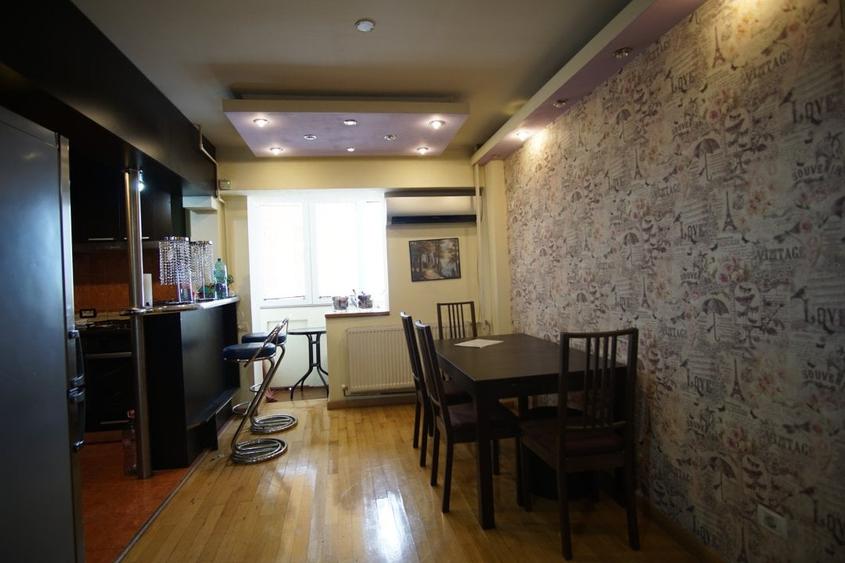 Apartament cu 3 camere decomandat, mobilat în Nerva Traian