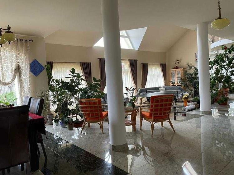 Casă cu 4 camere în Central