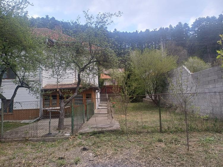 Casă cu 4 camere în Coman