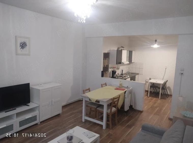 Apartament cu 3 camere decomandat în Calea Victoriei