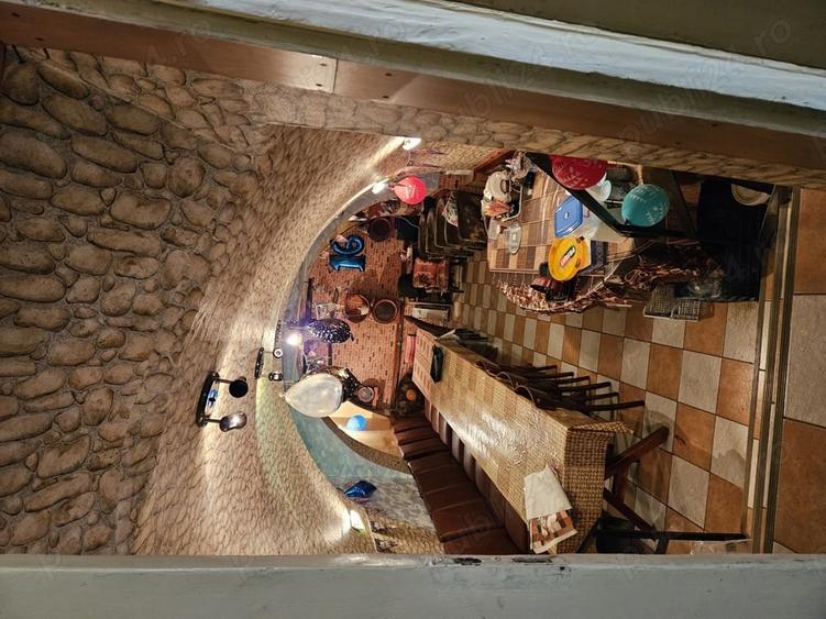 Casă cu 7 camere în Central