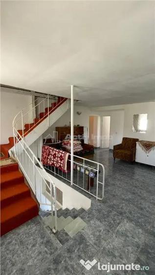 Casă cu 9 camere cu Teren 256 Mp în Geoagiu-Băi