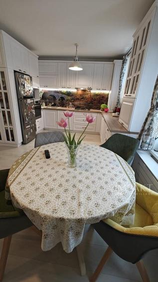Apartament cu 3 camere semidecomandat în Europa