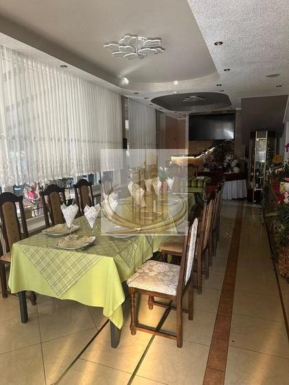 Casă cu 14 camere cu Teren 750 Mp în Central