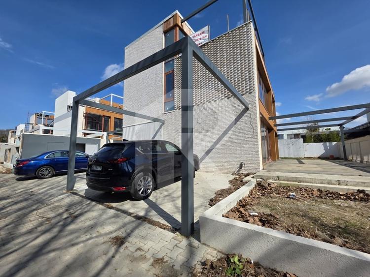 Vilă Modernă P+2E în Pipera – Spațiu, Confort și Terasa Panoramică - 1