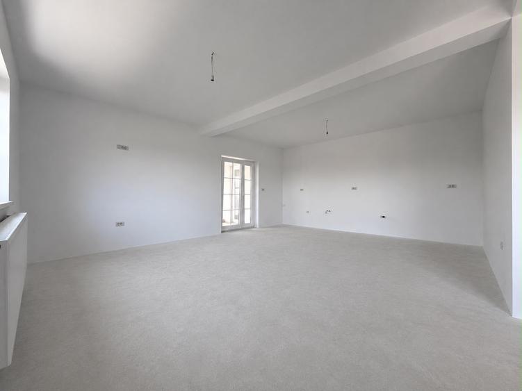 Duplex cu 3 camere cu Teren 463 Mp în Șag
