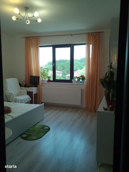 37 mp,total decomandat,etj 2/3,lift,vedere din casa Padurea Rosu -300m - 2